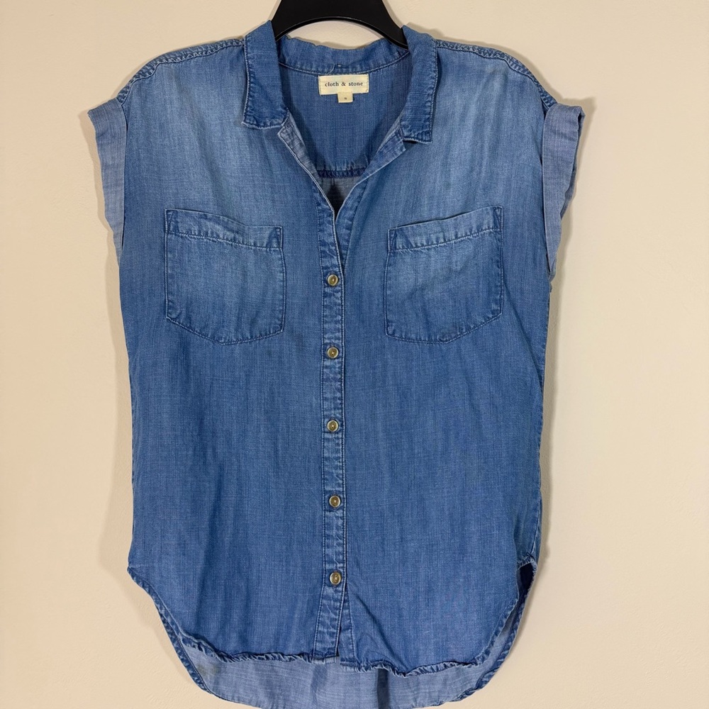 Cloth & Stone Chambray Cap Sleeve Shirt Top Size Small Button Up Chest Pockets - Picture 2 of 9